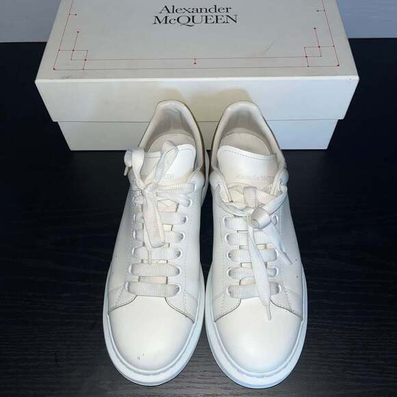 Alexander McQueen - Picture 3 of 9